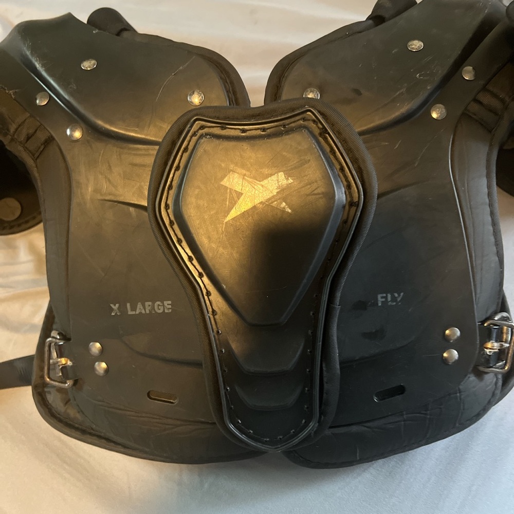Xenith Fly, Football Shoulder Pads. Youth XL
